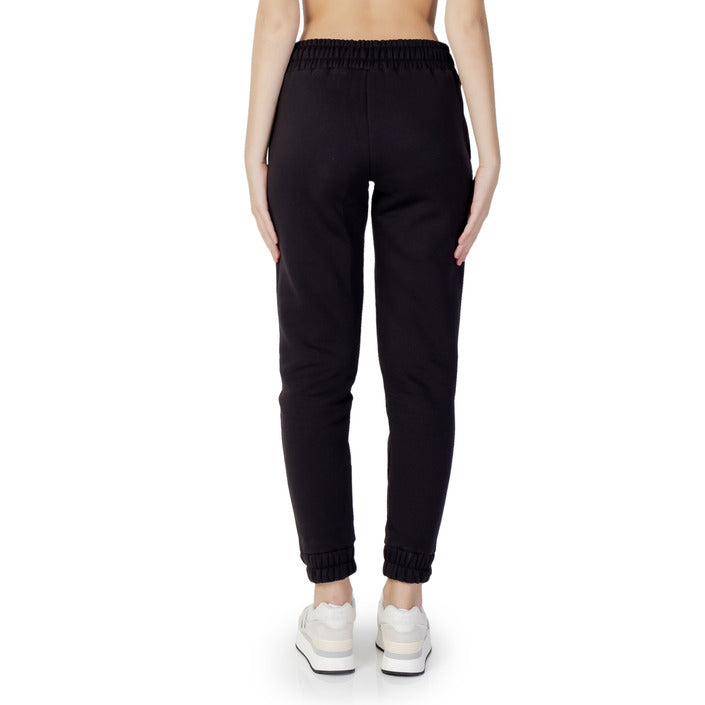 Blauer Women Trousers