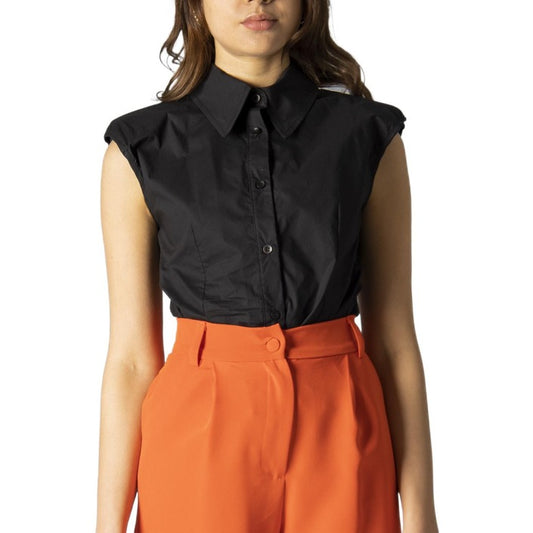 Hanny Deep  Women Undershirt